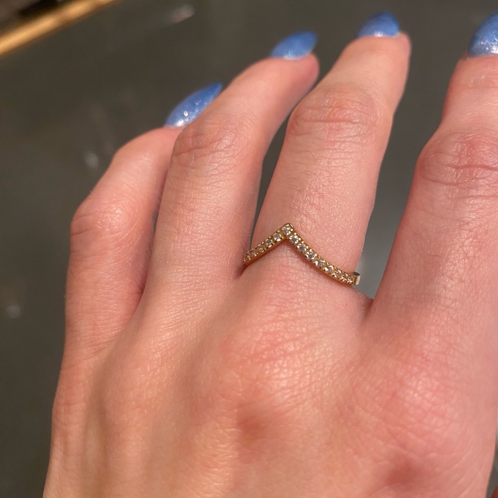 Chevron diamond ring